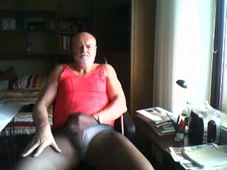 Masturbando na frente da webcam ativa