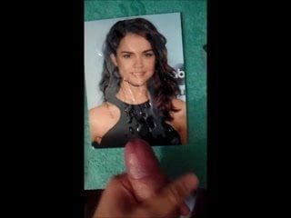 Maia Mitchell pancutan mani 2