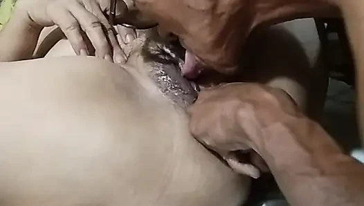 Güzel karımın fışkırtacak kadar ıslak amcığının tam videosu ve içine boşalıyorum