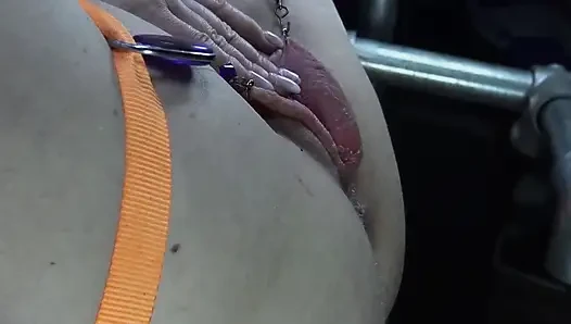 12 cewek dengan memek tebal ini dientot habis-habisan sampai kencing 7 kali