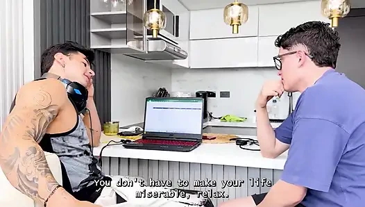 Я Трахаю Большую Мачеху Моего Лучшего Друга, Пока Он Играет В Видеоигры - Naty Slim