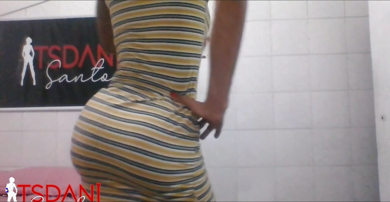 דניאלה סנטוס הסקסית והמפתה רוקדת ואז מגיעה לאורגזמה.