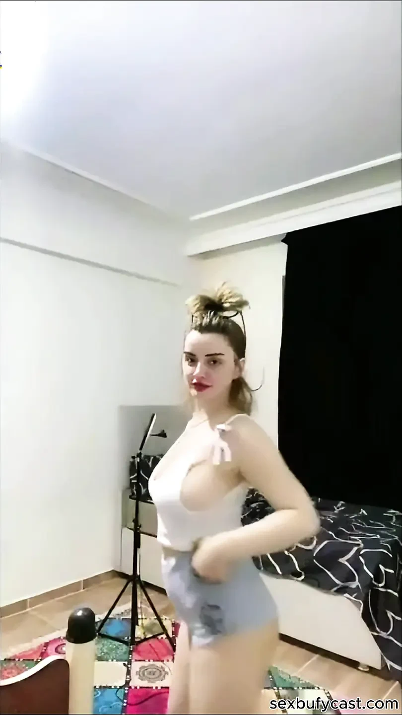 Fat Turkish girl doing anal