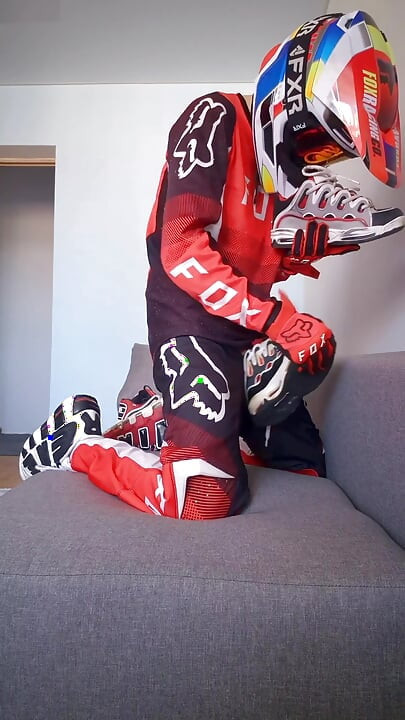 Aku ngentot memek mxgear dan ngentot sepatu kenyal osirisku