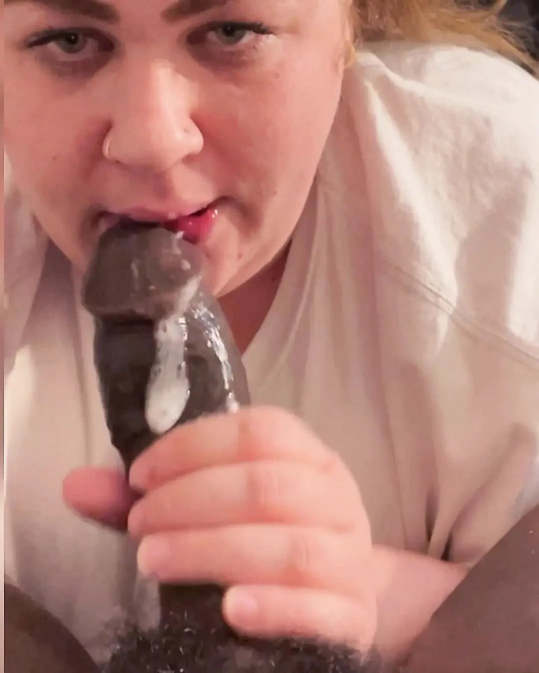 Chị kế bú cu tôi trong khi người yêu cũ của tôi tiếp tục gọi tôi là con điếm ngớ ngẩn