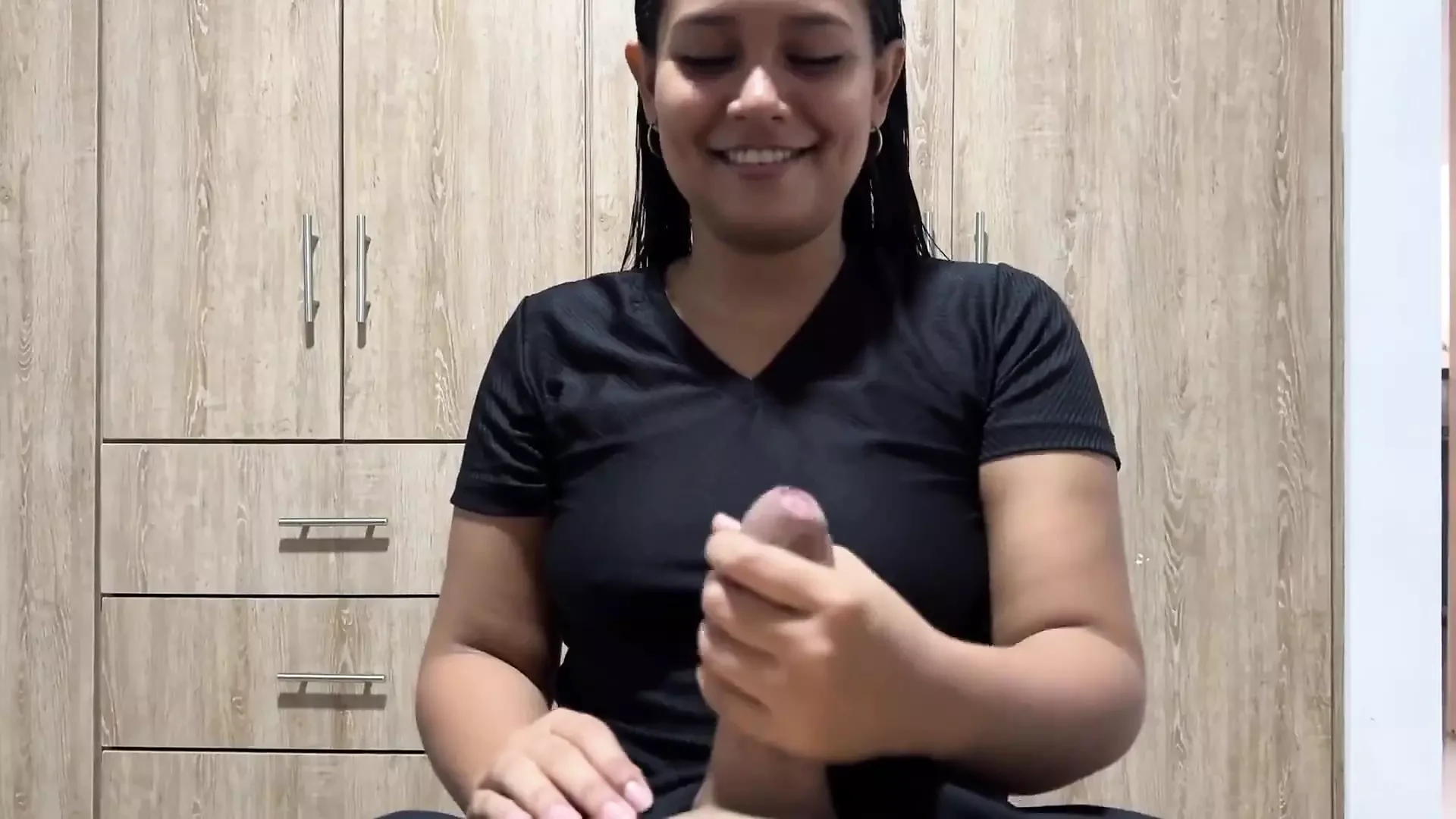 Ma demi-sœur me demande de filmer ses exercices pour Tiktok et ils finissent par faire autre chose.