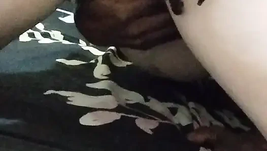 Жена получает подарок от мужа