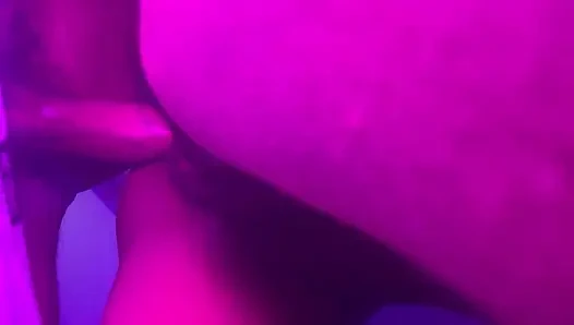 Memek sempit gadis semok kulit hitam ini dientot habis-habisan sama kontol besar pria kulit hitam - close up