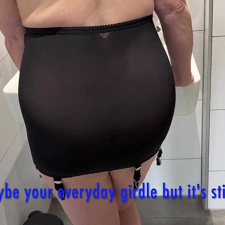 Aunty Sandra in Her Everyday Girdle Vgq45
