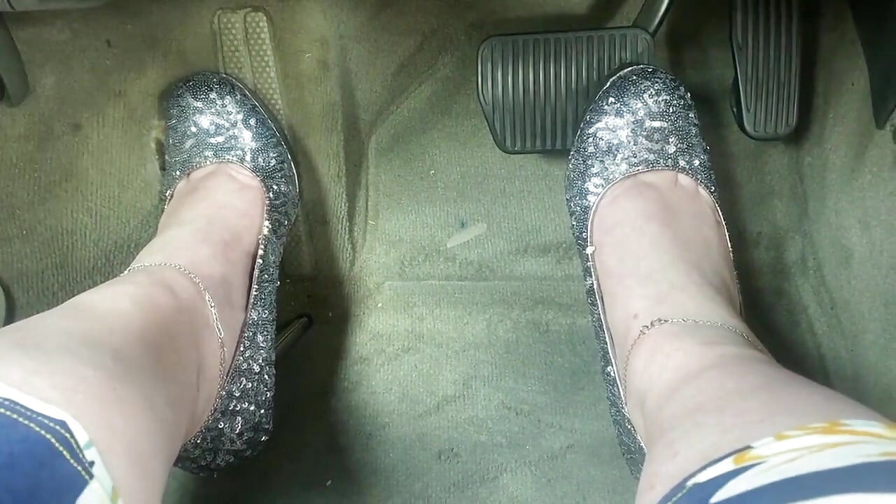Bombeo de pedal en 5 en tacones