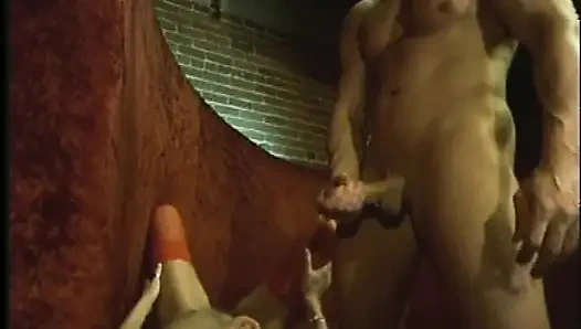 Cewek jadul ini dientot habis-habisan sama kontol besar sampai dicrot di mulut