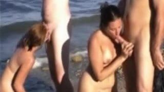 समुद्र तट पर सेक्स 20