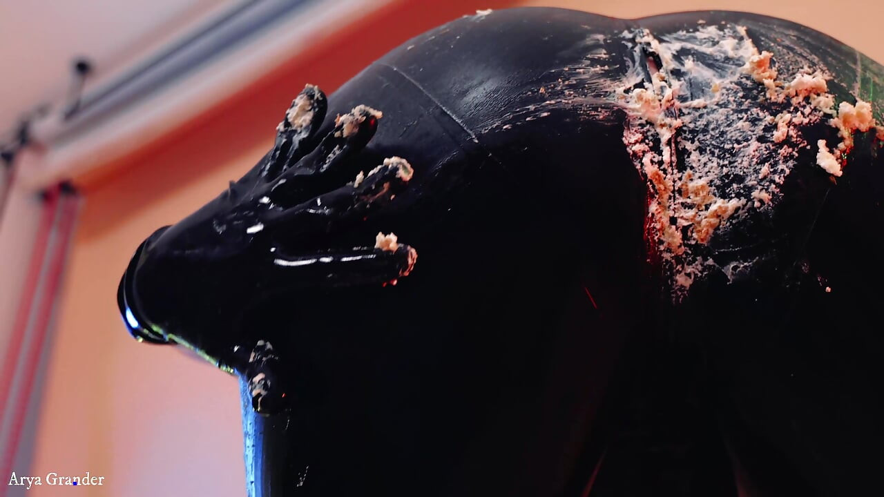 Sexy latex fetish video birthday cake splosh!