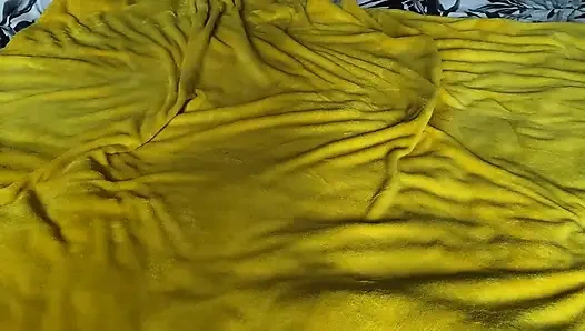 Она сидела рядом со мной, затем мы оба начали поглаживать мою сводную сестру сейчас подсела