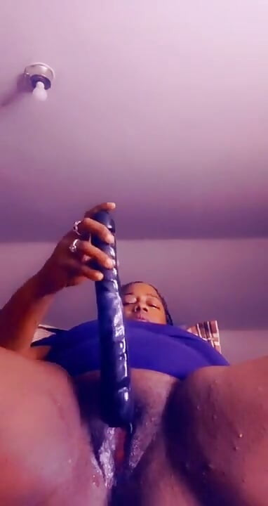 Arzu edilen tutku dildosuna boşalıyor
