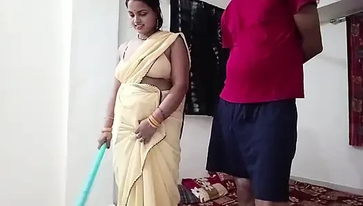 Riya Bhabhi was sweeping her master's house, the owner made sexual relations by talking sexy.