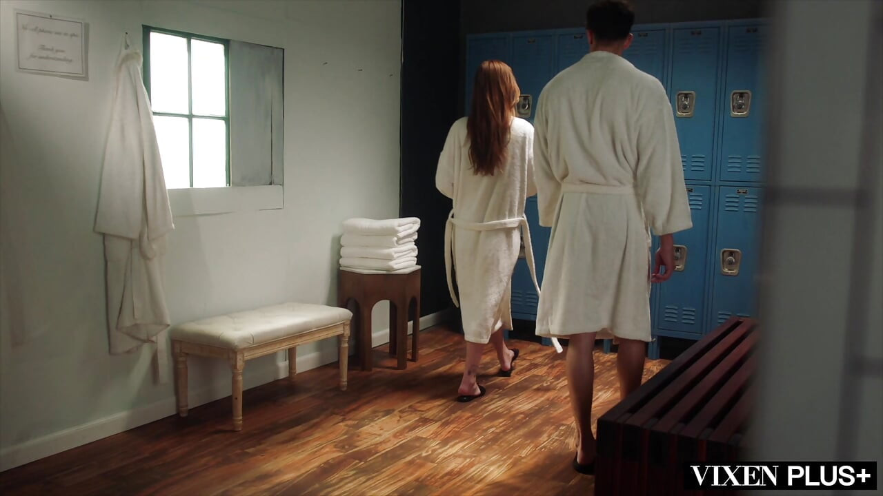 Vixenplus cô bé hứng tình Melanie thích sự hồi hộp khi bị bắt gặp làm tình nơi công cộng