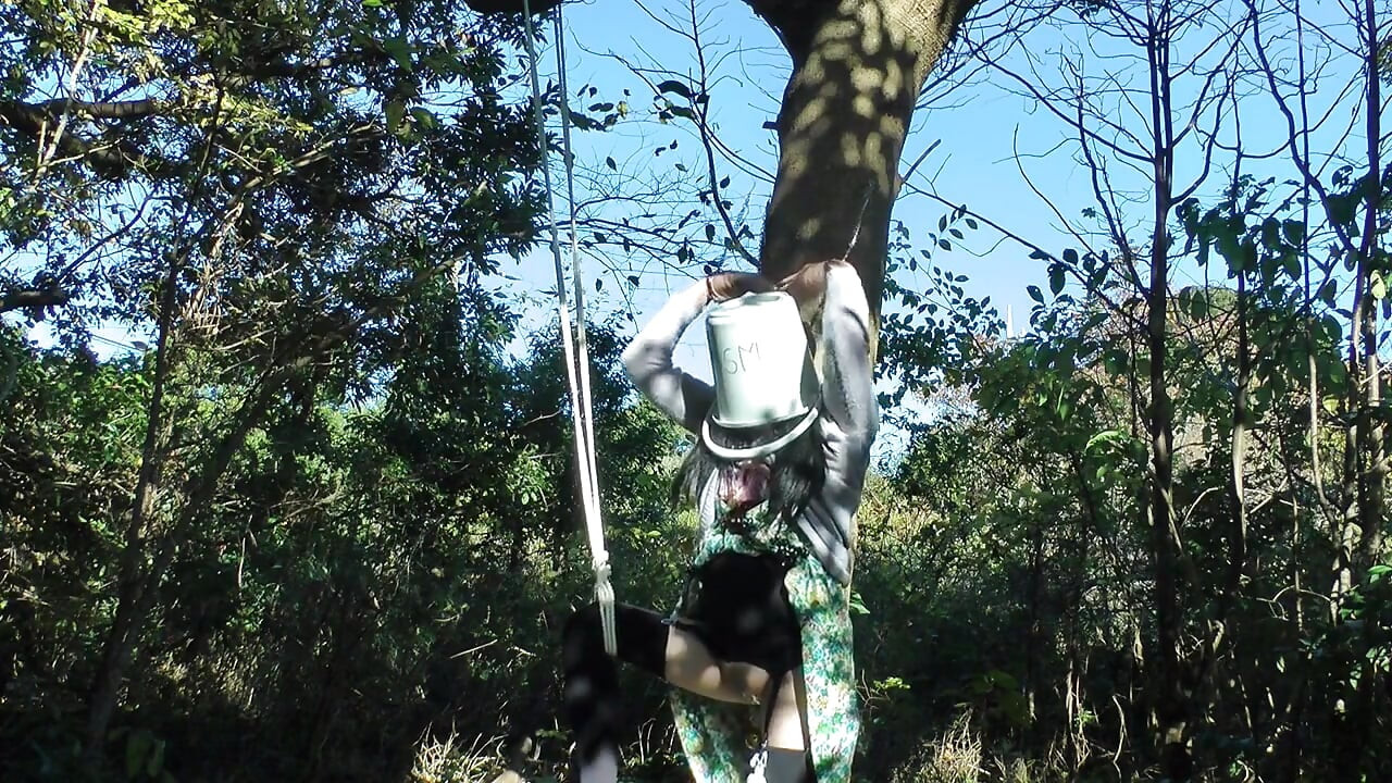 ट्रेनर No23 से निर्देश बाल्टी को एक पैर पर छोड़ने की सजा