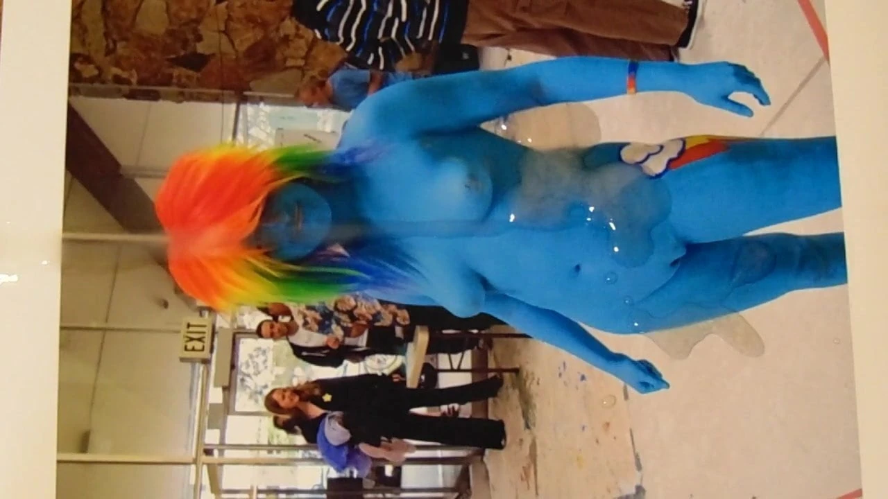 Sperma hyllning till bodypaint cosplayer