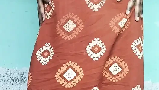 Hintli güzel kadın büyük götle mastürbasyon yapıyor