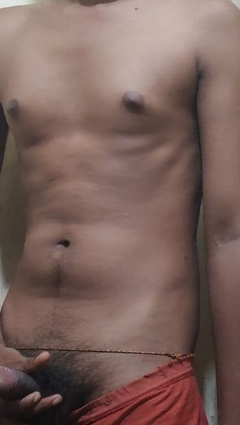 Een man toont lichaam en kut Indische seks mms