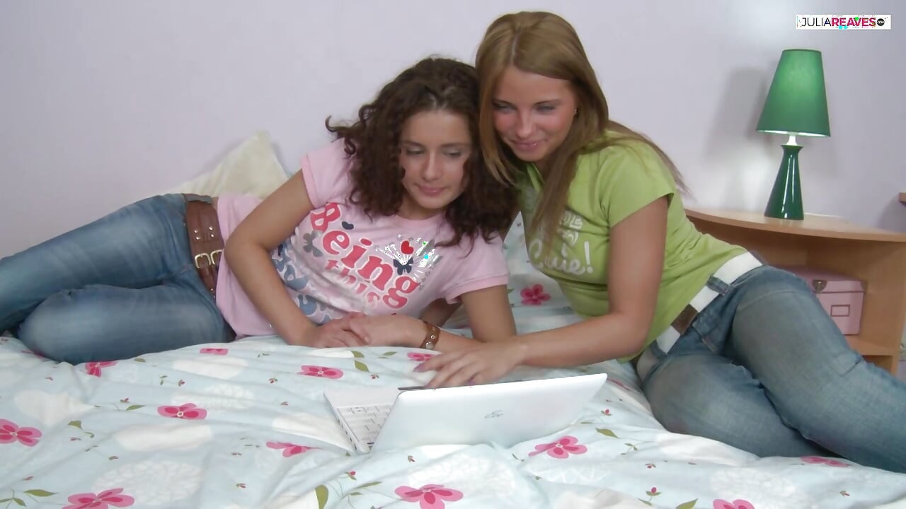 Remaja bertiga dengan rintihan kuat dan dubur keras