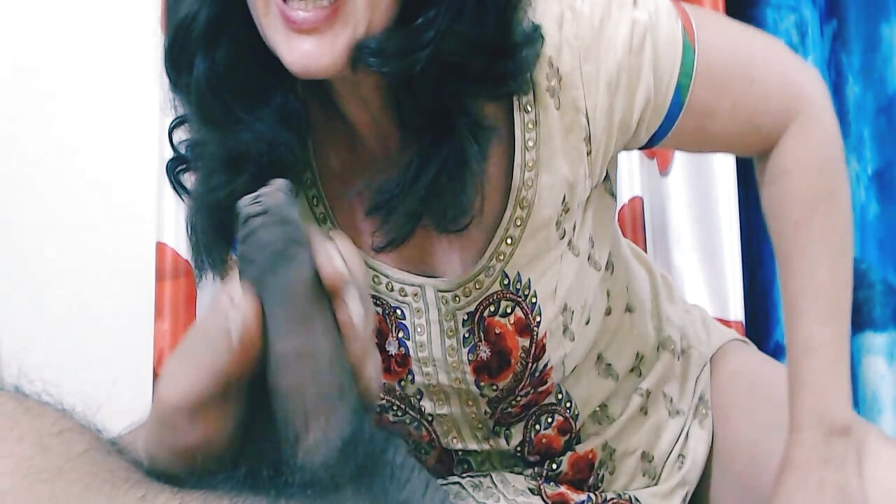 Napaljena polusestra željna grubog seksa