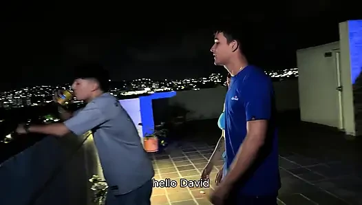 Pesta bareng sahabatku, dia perkenalkan aku sama teman sendirinya. Aku cuma pengen dientot malam ini dan dicrot di mulutnya