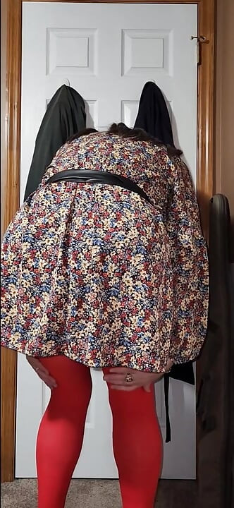 Cd se burlan de, masturbarme y correrse en mi pantimedias y vestido.