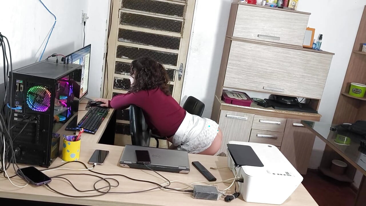 γαμώντας το μουνί της Candy στη γούνα