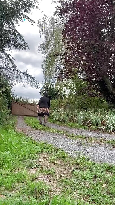 Schnell in einem Leopardenrock mit Spitze für einen Abend aus angezogen