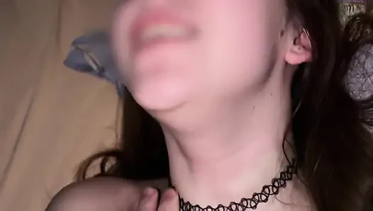 Memek mulus adik tiri mungil 18 tahun dan pantat montoknya dientot habis-habisan - flash malam - pov