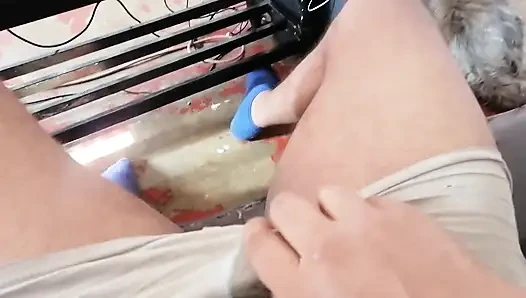 Ev hizmetçisine seks videosu gösterdim ve amcığı ıslaktı
