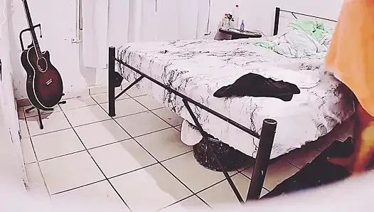 Cewek gemukku yang lagi hamil di ranjang di depan kamera (versi lengkap versi premium)