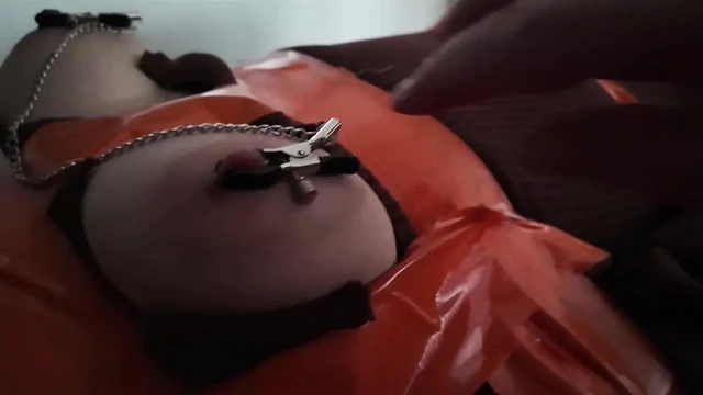 磁带束缚, 连裤袜分层, 鞭打 - 第1部分