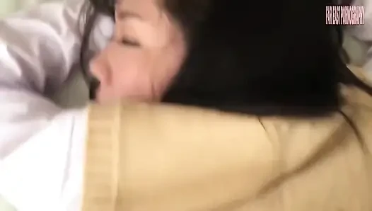 Japanischer pornostar genießt privates cosplay-liebemachen - teil.1