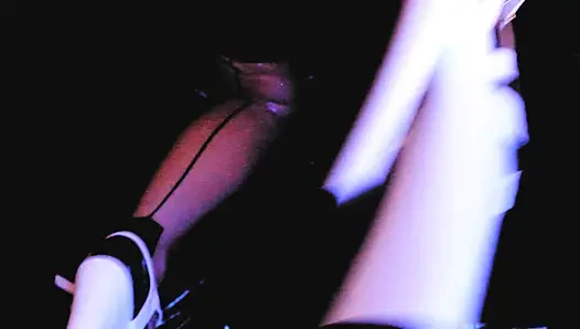 Eva lateks si tante seksi dengan pantat bahenol lagi asik nyepong kontol besar sampai dicrot di dalam