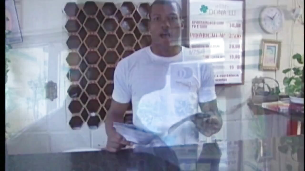 O negresă sexy bisexuală își fute prietenul