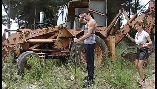 Sarışın Bomba Yarak Emiyor Ve açık Havada Parmaklanıyor