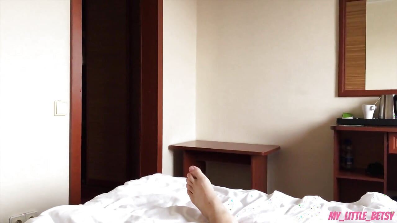 Гладна за сперма момиче изневери на гаджето си и получава огромно изпръскване на лицето