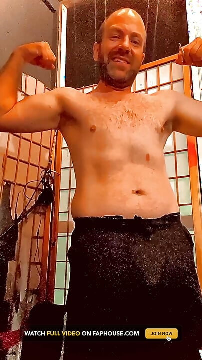 Sub BTTM bennyyboyy loves 2 show his top man what he’s got at home!
