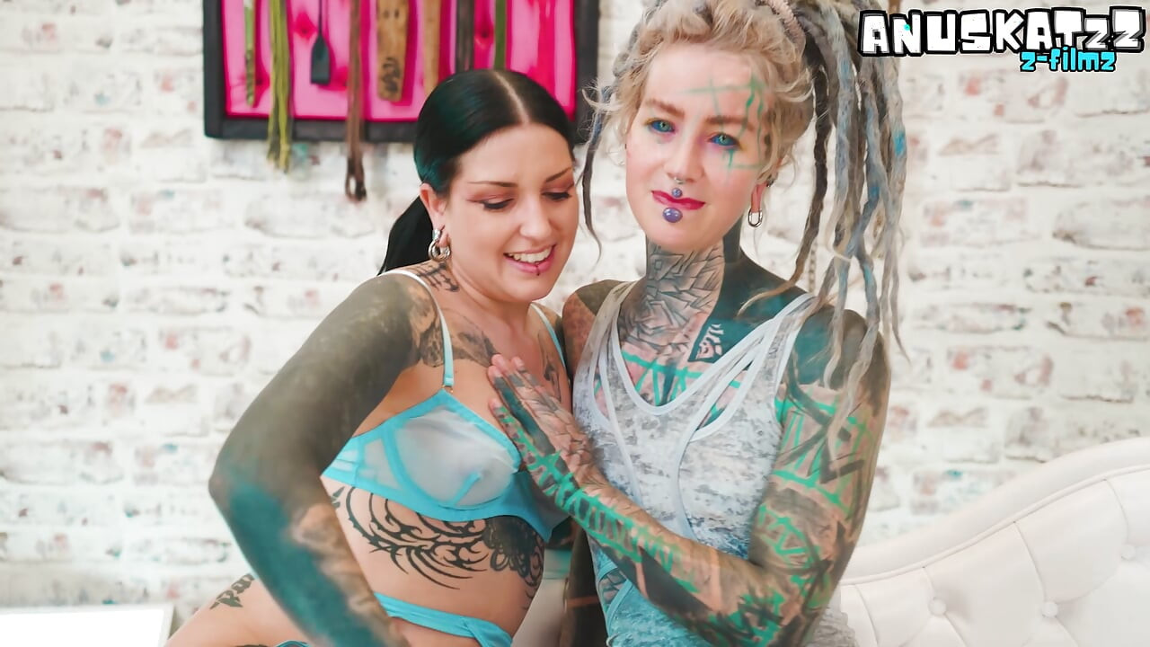 Sexy alternativní dívky fisting playtime - masivní rozbřeskání a orgasmus