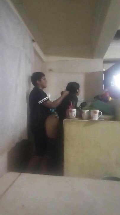 Pembantuku ngentot di dapur (istriku baru ketemu sama kami)