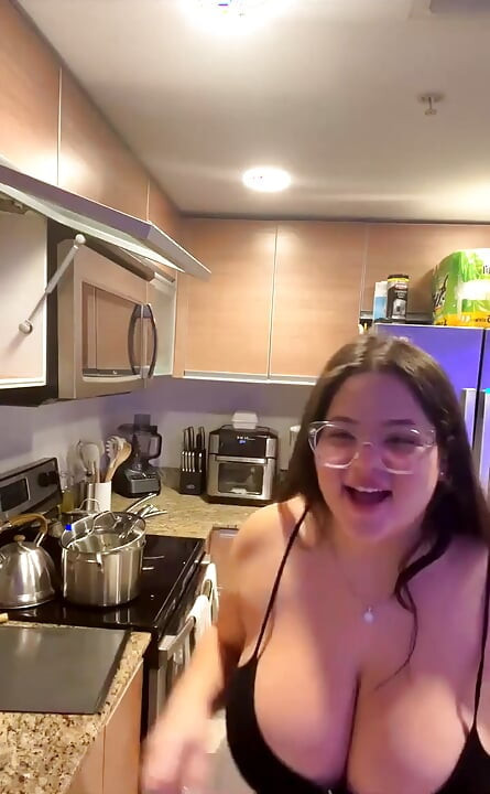 Direktesending med Dani Valentina