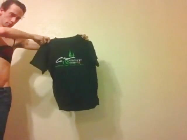 สาวสองลองเสื้อผ้าที่ฉันไม่ได้เป็นเจ้าของอีกต่อไป (ไม่มีเสียง)