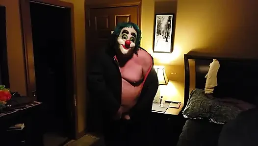 SCARY CLOWN JERKS OFF FOR YOU!