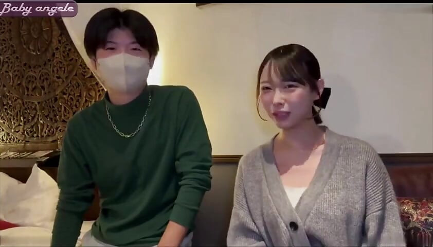 第一次与著名的成人影响者, 紧张的新人挣扎, 但推动他尴尬的处女作