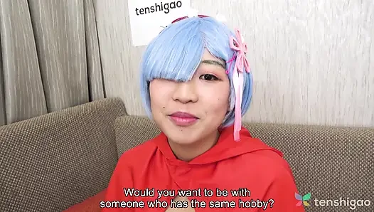 Riho machida ist in ihrem anime-kostüm, als sie uns heute besucht