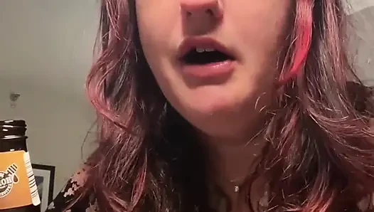 Baştan çıkarıcı iri güzel kadın rootbeer chug ve bella blast tarafından geğirme