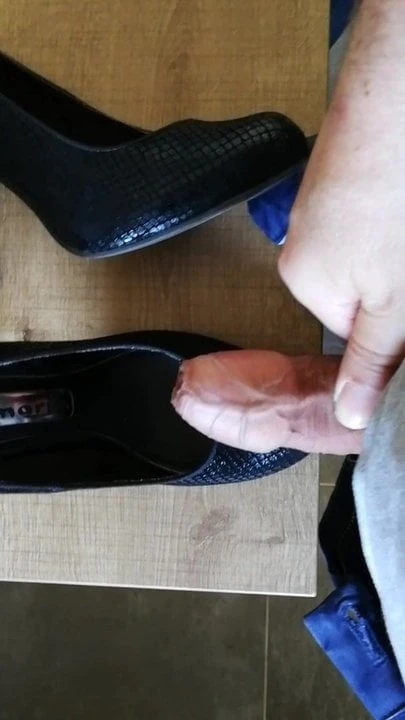 Cum on stepmother's heels
